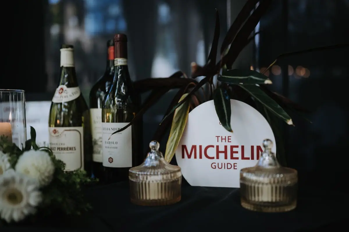 Wine bottles, floral décor, and a MICHELIN Guide plaque displayed at Acquafarina