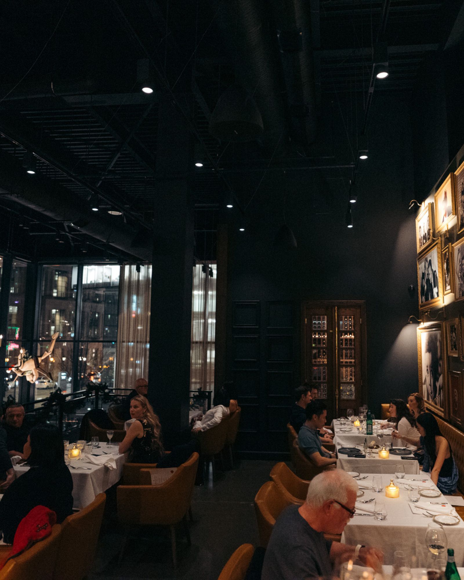 Mezzanine dining area overlooking Acquafarina